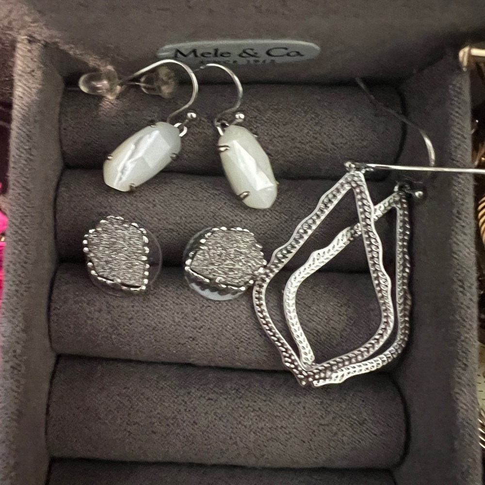 Kendra scott earring set